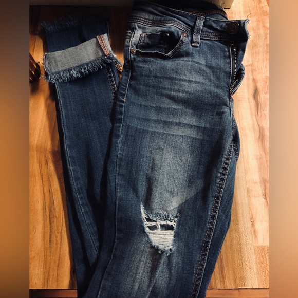 Almost Famous Skinny Jeans size 3 in juniors - Picture 4 of 4